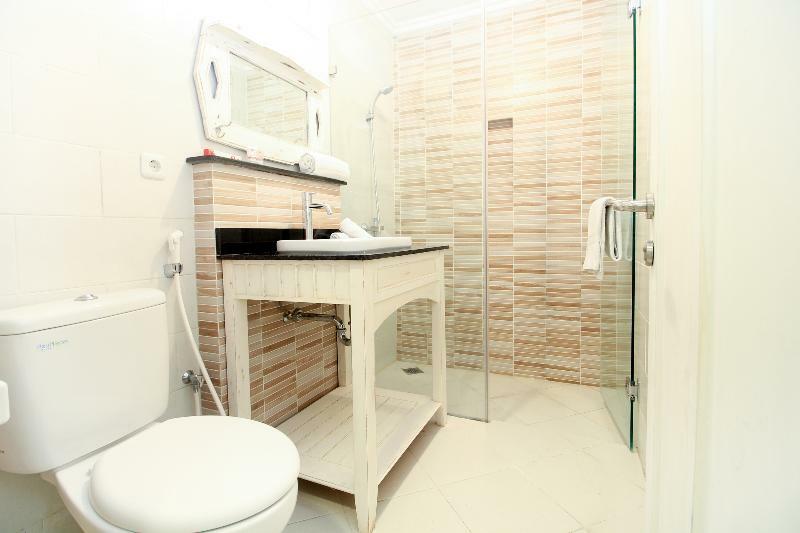 Oyo 204 Blessing Residence สุราบายา ภายนอก รูปภาพ